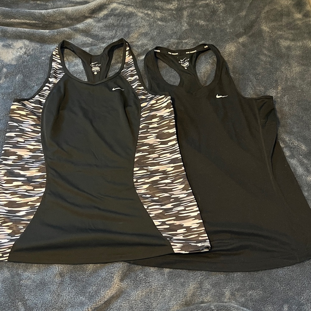 Women’s Nike tank top’s bundle of 2 tops.